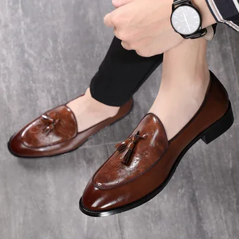 италиански кожени мъжки обувки Мокасини Офис обувки за мъже Шофиране Mocassin човек Удобен фиш на сватбени обувки за мъже