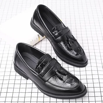Пролетни мъжки обувки 2023 Нови мъжки спортни ежедневни британски черни кожени обувки Работа Универсални официални бизнес модни обувки
