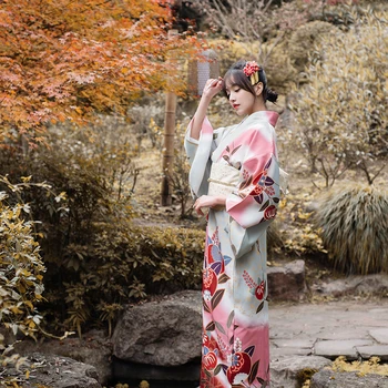 японска вечеря косплей рокля японско кимоно и вятър юката реколта кимоно фотография пътуване фотография
